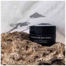 Yage No. 2 Gentle scrub with tourmaline and neroli 50 ml